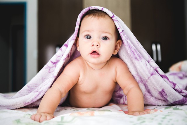 Cara Mengukur Lingkar Kepala Bayi dengan Benar. Foto: Unsplash/Jonathan Borba.