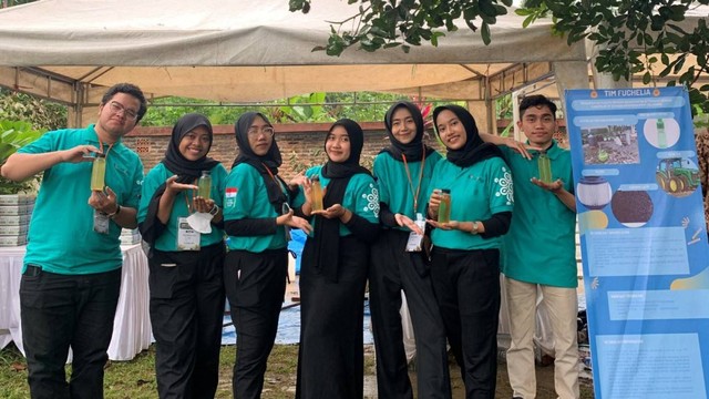 Mahasiswa di Surabaya Kembangkan Alat Daur Ulang Plastik Menjadi Bahan Bakar