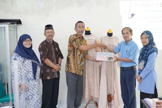 Penyerahan hibah barang untuk SMK Muhammadiyah Bangunjiwo