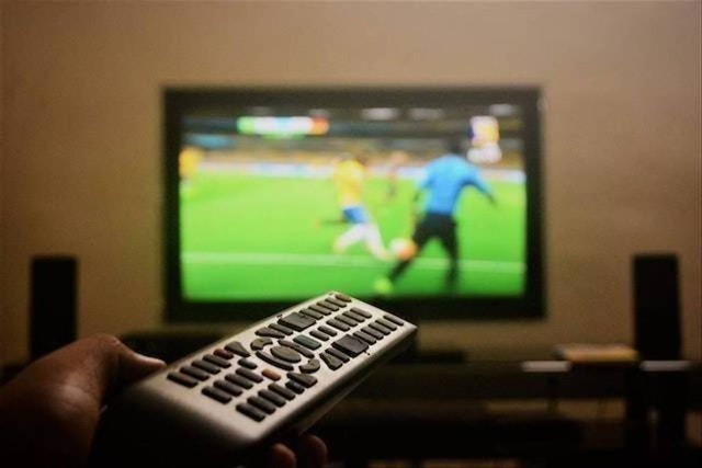 Ilustrasi mencari frekuensi TV digital Manado. Foto: pexels
