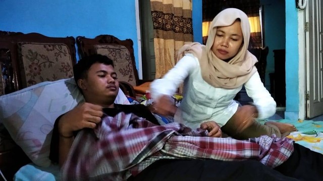 Kondisi Angga Kurniawan (20), mahasiswa yang dikeroyok anggota Brimob di Jambi, tulang rahang retak dan trauma. Foto: Dok. Istimewa