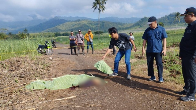 Duel berdarah di Perkebunan Kalitlepak, Desa Barurejo, Kecamatan Siliragung, Banyuwangi, satu warga tewas. Foto: Dok. Istimewa