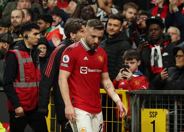 Pemain Manchester United (MU), Luke Shaw. Foto: REUTERS/Phil Noble