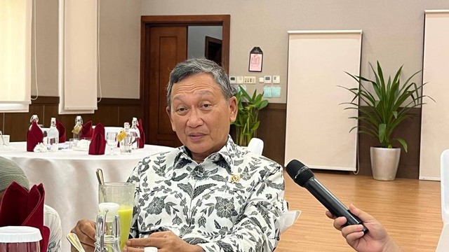 Menteri ESDM Arifin Tasrif di kantor Kementerian ESDM, Jumat (5/5/2023). Foto: Fariza Rizky Ananda/kumparan