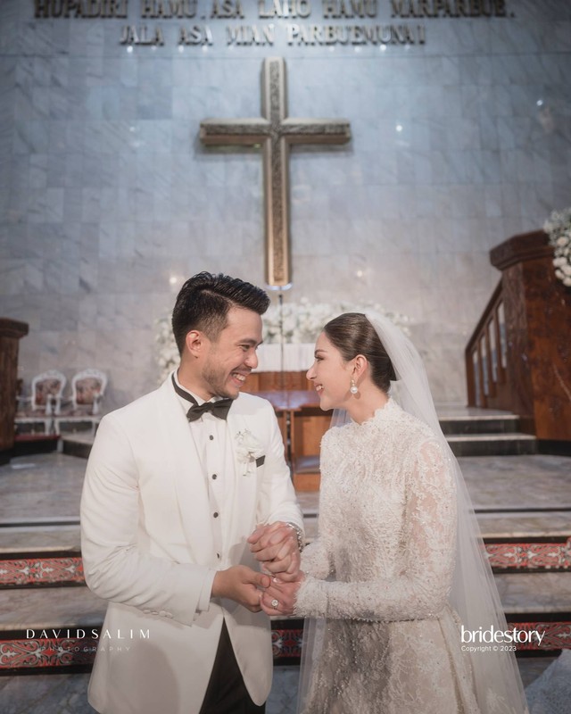 Pernikahan Jessica Mila dan Yakup Hasibuan di Gereja HKBP Rawamangun, Jakarta, Jumat (5/5/2023). Foto: Dok. Bridestory