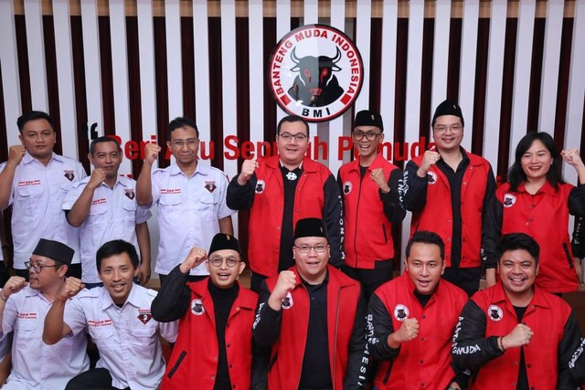 Relawan Sahabat Ganjar melakukan konsolidasi dengan Banteng Muda Indonesia (BMI) di DPP Banteng Muda Indonesia di Kecamatan Tebet, Kota Jakarta Selatan, DKI Jakarta, pada Kamis (4/5/2023). Foto: Dok. Istimewa