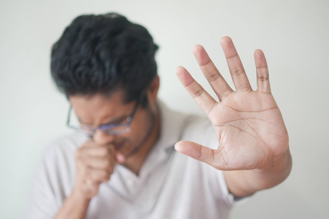 Ilustrasi Cara Menghilangkan Tenggorokan Gatal. Foto: Unsplash/Towfiqu.