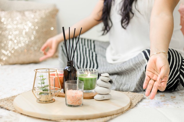 Ilustrasi Cara Membuat Lilin Aroma Terapi. Sumber: Unsplash/Shashi Chaturvedula