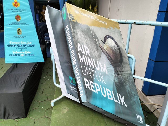 Buku air minum untuk Republik yang diluncurkan PDAM Tirtamarta. Foto: Maria Wulan/Tugu Jogja