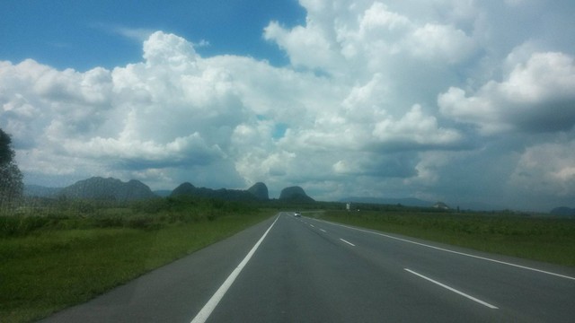 Perjalanan darat dari Pulau Pinang menuju Kedah, Malaysia. Foto: Dokumentasi Pribadi, 2013