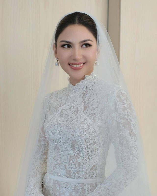 gaun satin bridal hijab