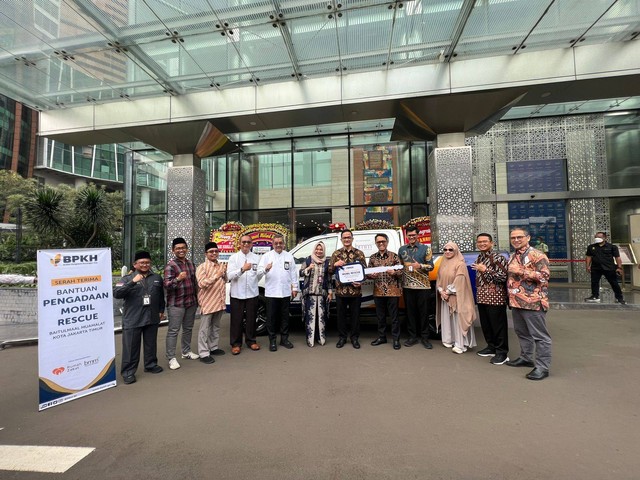 Badan Pengelola Keuangan Haji (BPKH) menyerahkan 1 unit Mobil Rescue sebagai Program Kemaslahatan kepada Baitulmaal Muamalat melalui Mitra Kemaslahatan Rumah Zakat, pada Rabu (03/5/2023).
