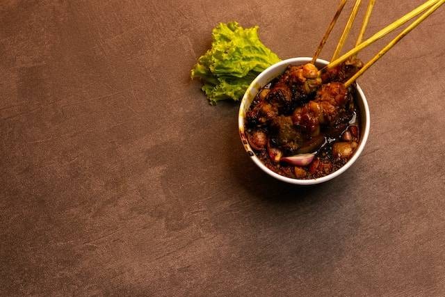 Ilustrasi tempat makan sate kambing di Jakarta, Foto oleh Ali Burhan di Unsplash