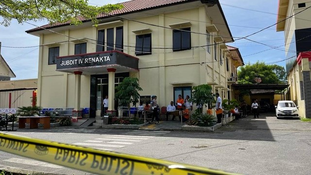 Persiapan rekonstruksi duel antara anak AKBP Achiruddin, Aditya Hasibuan dan Ken Admiral di Mapolda Sumut pada Senin (8/5/2023). Foto: Tri Vosa/kumparan