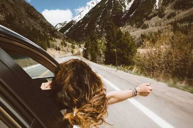 Ilustrasi road trip adalah. sumber: unsplash/averie woodard