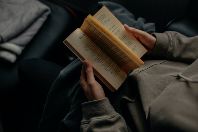 Ilustrasi Lawan Kata Sejuk. Foto: dok. Lilly Rum (Unsplash)