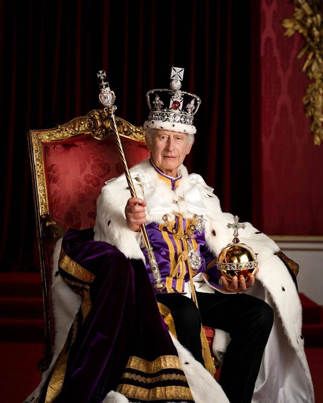 Potret resmi yang dirilis Kerajaan Inggris usai Upacara Penobatan Raja Charles III. Foto: Instagram/@theroyalfamily/Hugo Burnand