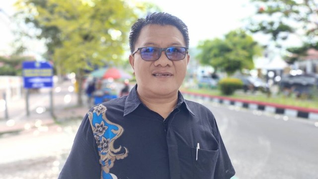 Ketua DPC KSPSI Kobar Kosim Hidayat yang juga merupakan Anggota DPRD Kobar dari Fraksi Domkrat. Foto: Lukman Hakim/InfoPBUN