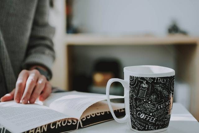 Ilustrasi contoh soal UAS PAI kelas 9 semester 2 dan kunci jawabannya, sumber foto: lil artsy/Pexels.com