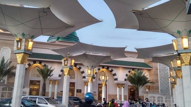 Area halaman Masjid Ar-Rahman Kota Blitar (Dok: NU Blitar)