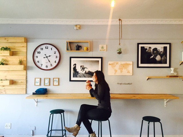 Coffee Shop Terdekat dari Stasiun Tugu, Foto Hanya Ilustrasi: Unsplash/Kaylah Matthews
