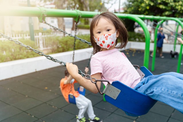 Ilustrasi Anak Bermain Ayunan. Foto: Shutterstock