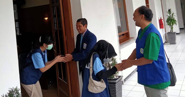 Bawa 17 Tenaga Medis, Rumah Sakit Terapung Unair Berlayar Menuju NTT ...