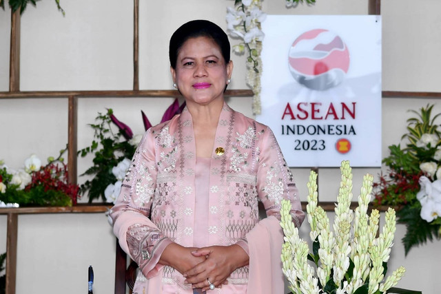 Ibu Negara Iriana Jokowi menjamu pendamping pemimpin ASEAN pada Konferensi Tingkat Tinggi (KTT) Ke-42 ASEAN , di Labuan Bajo, Manggarai Barat, NTT, Rabu (10/5/2023). Foto: Rusman/Biro Pers Sekretariat Presiden