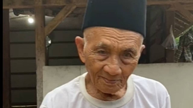 Mbah Harun, jemaah haji tertua, usia 119 tahun. Foto: kumparan