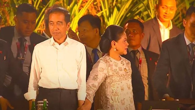 Momen Presiden Jokowi dan Iriana jokowi Joget Gu Mi Fa Mi Re. Foto: Tangkapan Layar YouTube Biro Pers Setpres