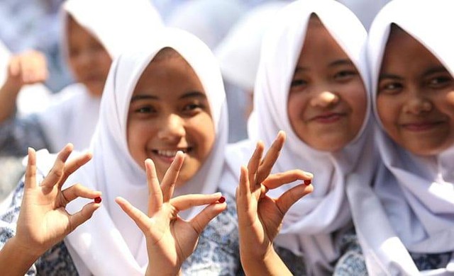 Remaja putri di Aceh minum tablet tambah darah. Foto : Makassartoday