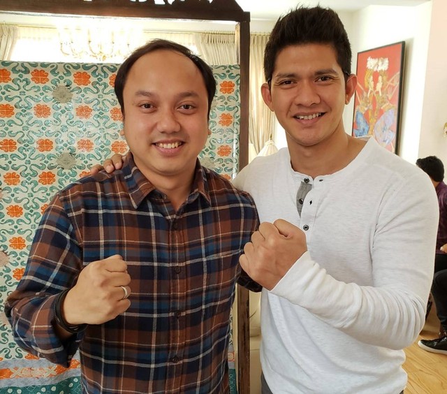 Penulis bersama Iko Uwais di Vancouver. (Foto: koleksi pribadi)