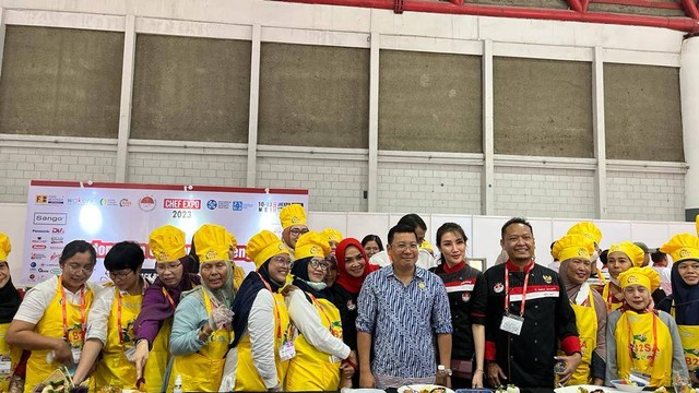 Mama Rieta Jadi Juri Kompetisi Memasak B2SA di Chef Expo 2023
