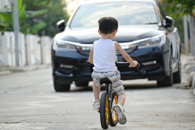 Ilustrasi anak bermain di jalan. Foto: Suti Stock Photo/Shutterstock