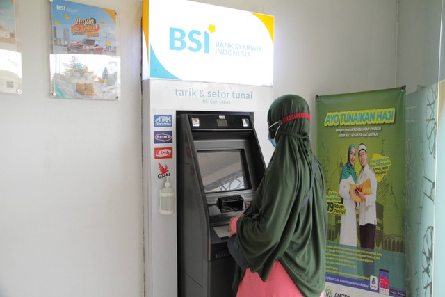 Ilustrasi ATM BSI. Foto: Shutterstock