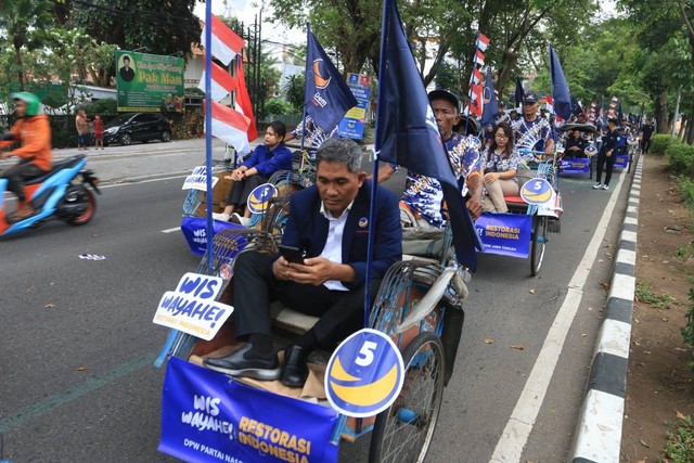 Arak arakan Bacaleg dari Partai Nasdem menuju kantor KPU Jateng. Foto: Dok. Istimewa