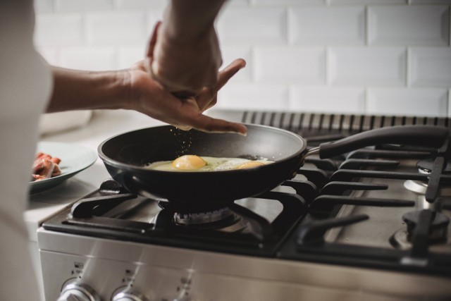 ilustrasi gambar cara membuat omelet telur. foto: pexels.com