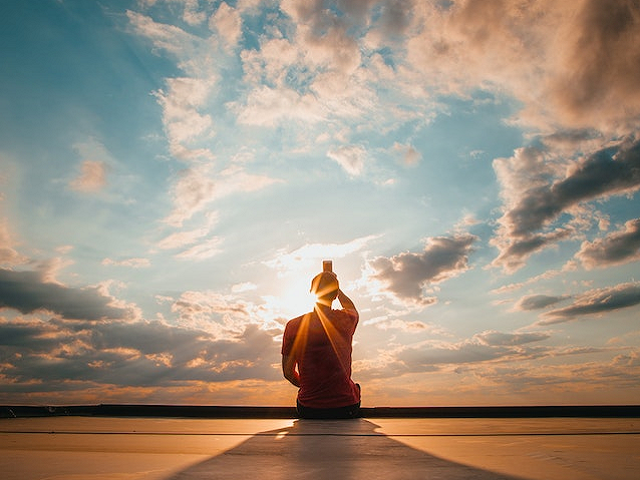 Ilustrasi lawan kata pagi. Sumber: JoshHild/unsplash.com.