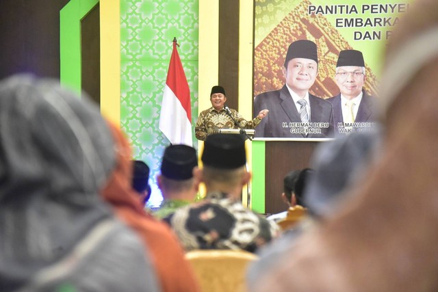 Gubernur Sumsel, saat melGubernur Sumsel, Herman Deru, berpesan kepada Panitia Penyelenggara Ibadah Haji (PPIH) embarkasi dan debarkasi Palembang tahun 2023 memberikan pelayanan maksimal kepada calon jemaah haji (CJH).