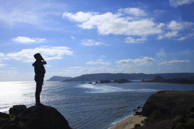 Ilustrasi Cara Adzan. Foto: Unsplash/Adismara Putri Pradiri.