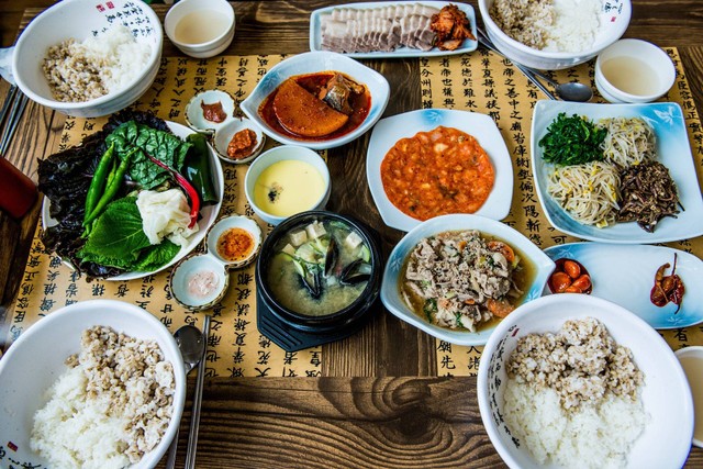 Restoran Korea di Blok M yang halal dan lezat / Fota hanya ilustrasi bukan tempat sebenarnya, https://pixabay.com/photos/alum-dining-food-korean-749358/