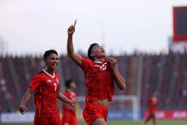 Timnas U-22 Indonesia melawan Vietnam pada pertandingan babak semifinal SEA Games 2023 di National Olympic Stadium, Phnom Penh, Kamboja, Sabtu (13/5/2023). Foto: Dok. PSSI