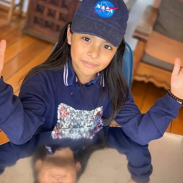 Adhara Sanchez, anak perempuan jenius asal Meksiko yang lulus kuliah teknik di usia 11 tahun. Foto: Instagram/@adhara.maite.perez.sanchez