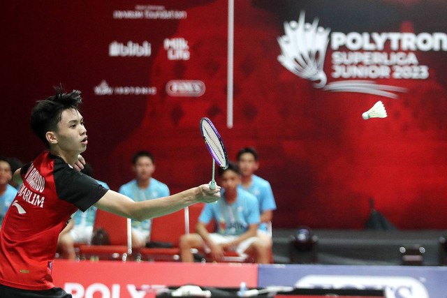 Tunggal putra PB Djarum Richie Duta Ricardo pada pertandingan final beregu putra U-17 Polytron Superliga Junior 2023, melawan PB Jaya Raya. Partai puncak kejuaraan ini berlangsung pada Sabtu (13/5) di GOR Djarum, Magelang, Jawa Tengah. Foto: Polytron Superliga Junior