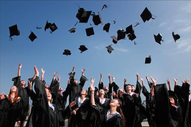 Ilustrasi caption wisuda bareng teman, sumber foto: Pixabay/Pexels.com