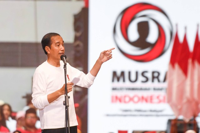 Presiden Joko Widodo menyampaikan pidato pada puncak acara Musyawarah Rakyat (Musra) di Istora Senayan, Jakarta, Minggu (14/5/2023). Foto: Hafidz Mubarak A/ANTARA FOTO