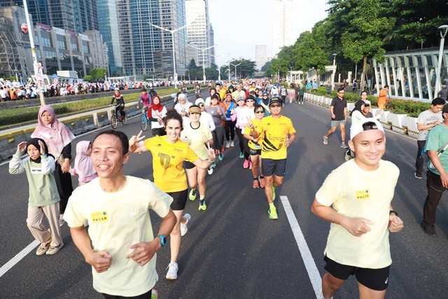 Suasana para pelari saat easy morning 5K run Kick Off Road to Maybank Marathon di kawasan CFD, Sudirman, Jakarta, Minggu (14/5/2023). Foto: Maybank Marathon