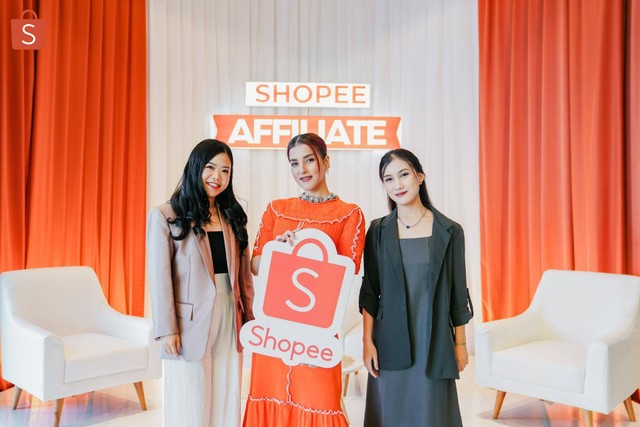 Tasya Farasya saat diundang Shopee sebagai narasumber. Foto: Istimewa. 