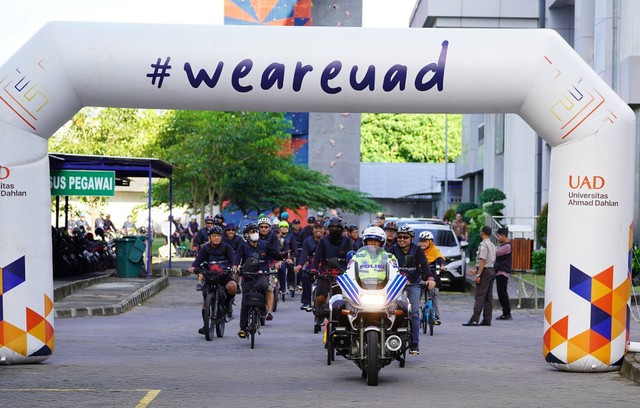 Gowes APTISI LLDIKTI V DIY di Universitas Ahmad Dahlan (UAD) (Foto: Humas dan Protokol UAD)