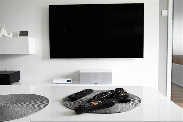 Ilustrasi mencari frekuensi TV digital Pekalongan. Foto: Pixabay.